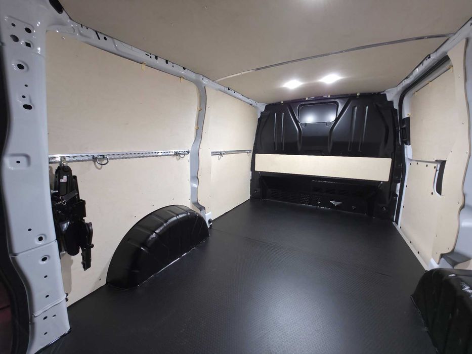 Zabudowa zabezpieczenie ze sklejki Ford Transit Custom van