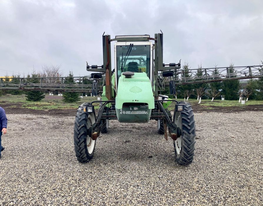 Самохідний обприскувач Tecnoma Laser 4000.