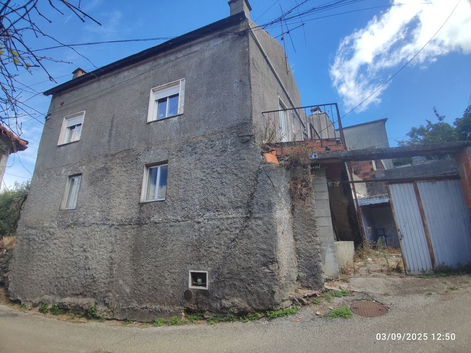 Moradia T3/pátio/espaço