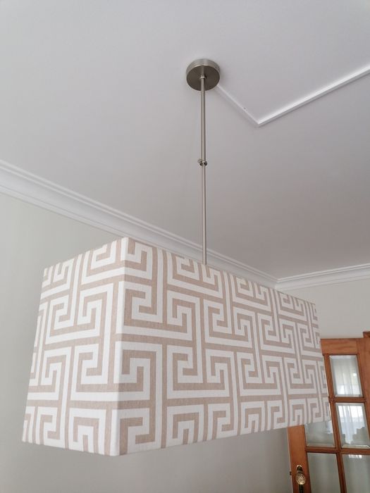 Candeeiro de teto para sala de jantar ou cozinha.