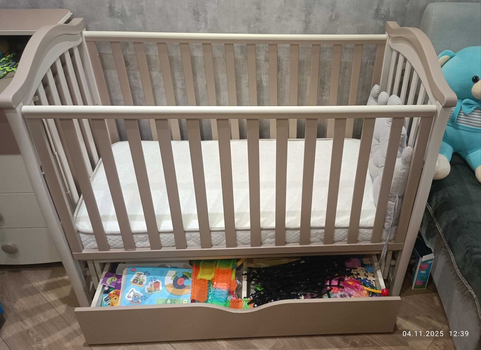 Дитяча кроватка Верес з маятником