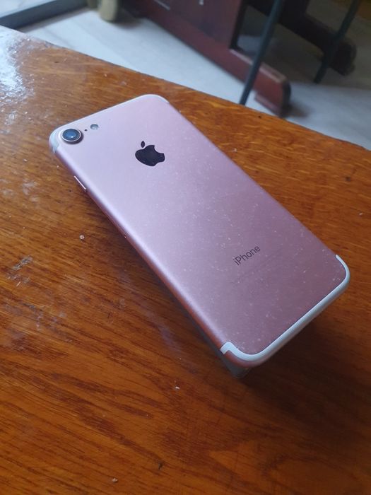 Продам айфон 7 на 32