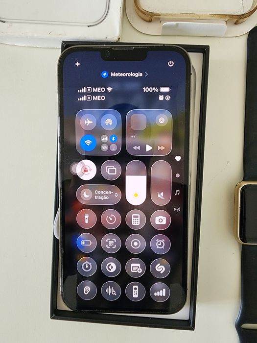 Iphone 13 pro Max de 128GB, bem estimado e conservado, vai com Apple Watch
