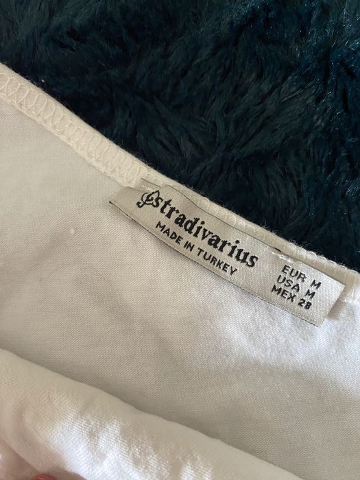 Blusa uma manga Stradivarius M