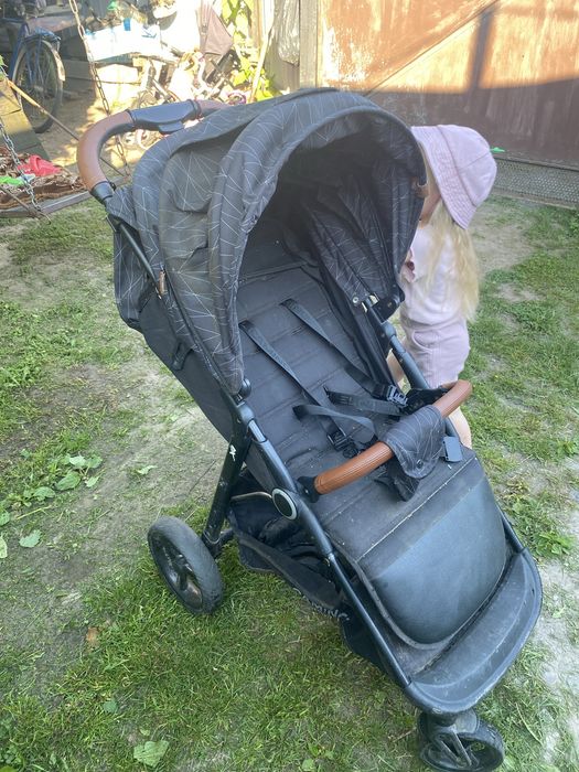 Продам дитячу каляску стан 8/10