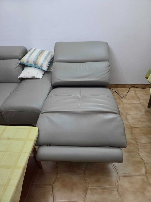 Sofá em pele Cinza em Excelente Estado - Medidas Grandes