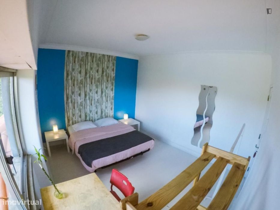 Quarto - localizado em Carcavelos Lisbon