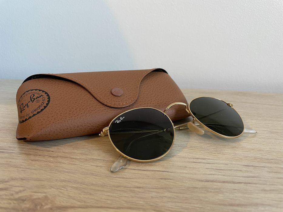 Óculos dourado da Ray-Ban