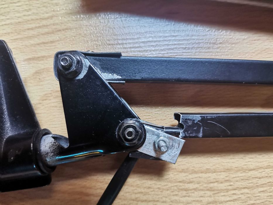 Світильник настільний на струбцині DeLux TF-01. На запчастини!