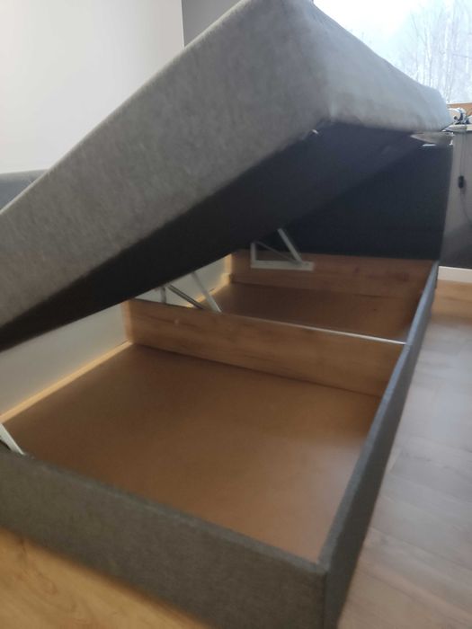 Łóżko młodzieżowe.