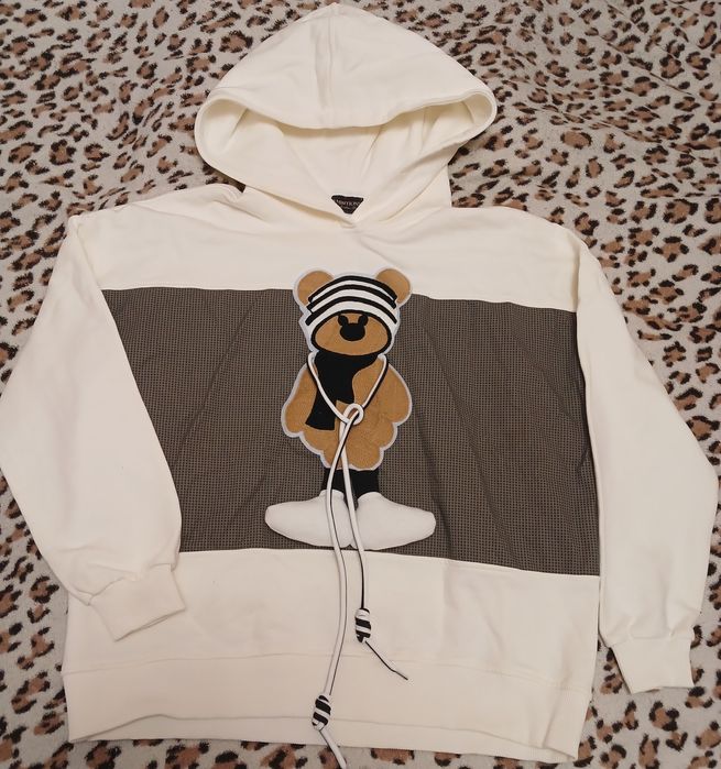 Толстовка з цікавими деталями