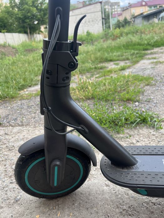 Продам Xiaomi Mi Electric Scooter Mercedes-AMG Petronas F1