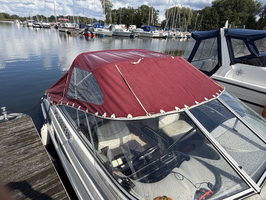 Lódź motorowa MAXUM 2100 SC kabinowa