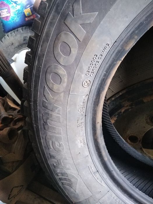 Продам комплект зимових шин 215/65 р16 102 Т Hankook Winter