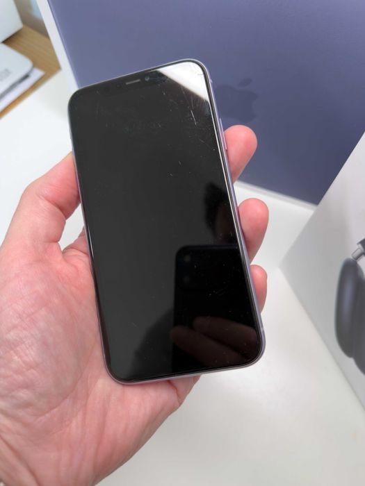 Apple iPhone 11・64B・Roxo (Factura e Garantia)