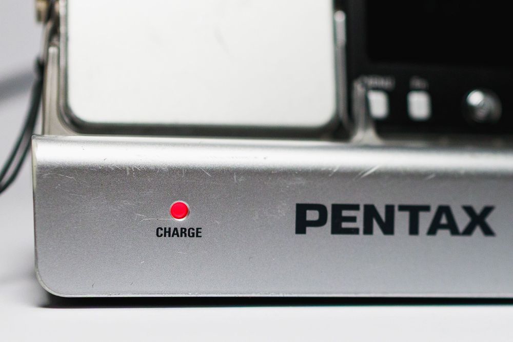 Pentax Optio X – Cyfrowy Kompakt z Obrotowym Body