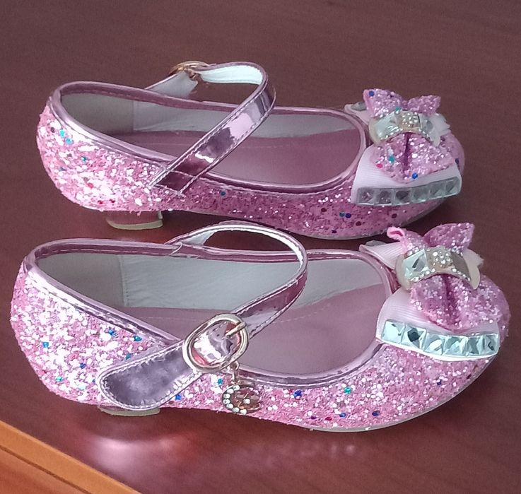 Vestido Fantasia mais o Gancho Tam 4 Anos mais os Sapatos Tam 29