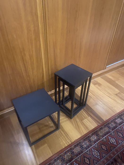 Conjunto de mesas de apoio