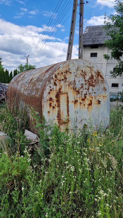 Zbiornik na wodę deszczówkę 18 tysięcy litrów ze stojakiem metalowy do podlewania na pole do szklarni