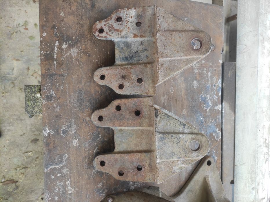 Кронштейни Газель