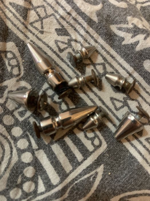 Vendo 8 picos inox para aplicar na mala/colete