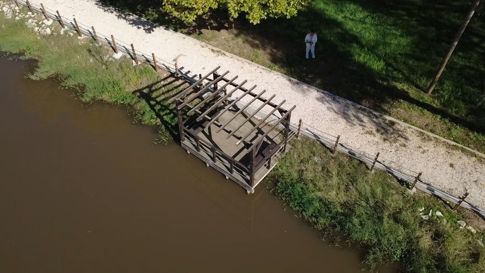 Fotógrafo com câmeras e filmagens aéreas com drone DJI 4K  pára festas