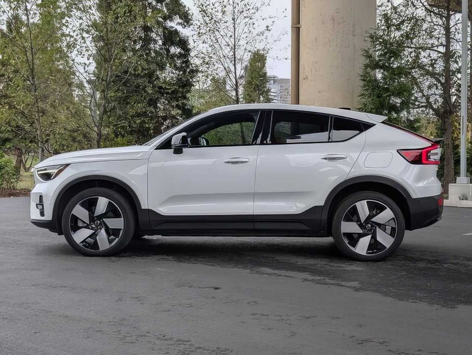 Volvo C40 Recharge      2023