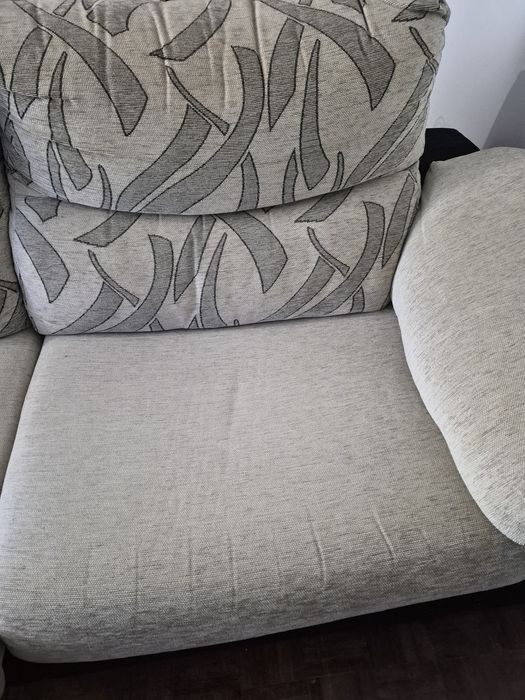 Sofá cama de dois lugares em tecido