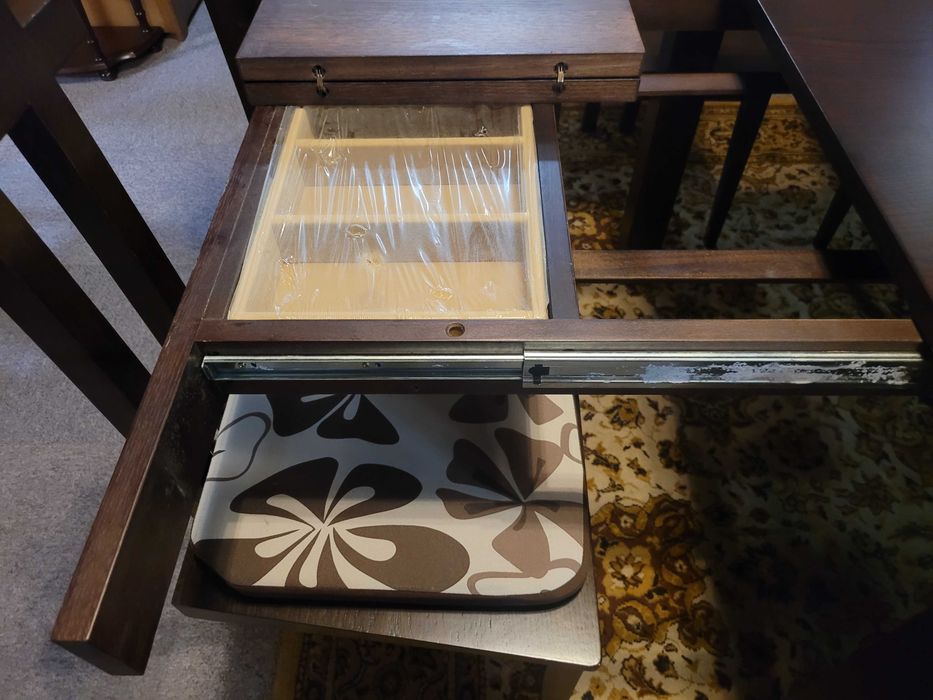 Excelente mesa de sala em madeira maciça - extensível - Só a mes