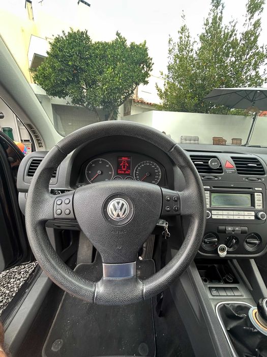 Volkswagen Golf V 1.9 TDI de 2008, com 105 cv