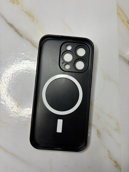 Продам 2 чехла на Iphone 15Pro