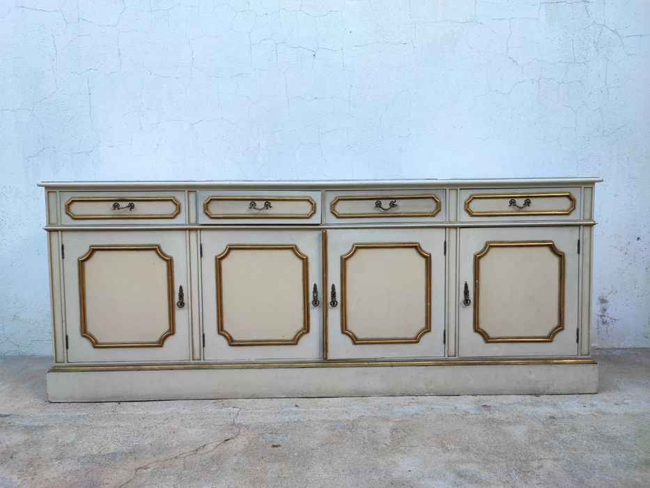 Móvel de sala feito e pintado a mão