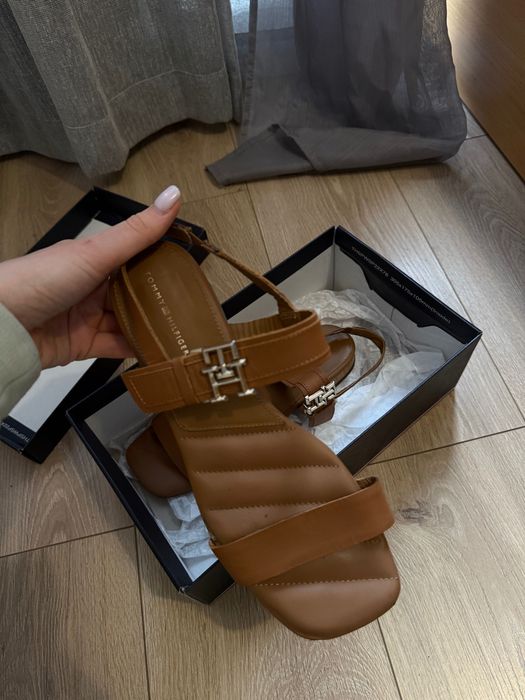 Sprzedam sandałki Tommy Hilfiger – 150 zł