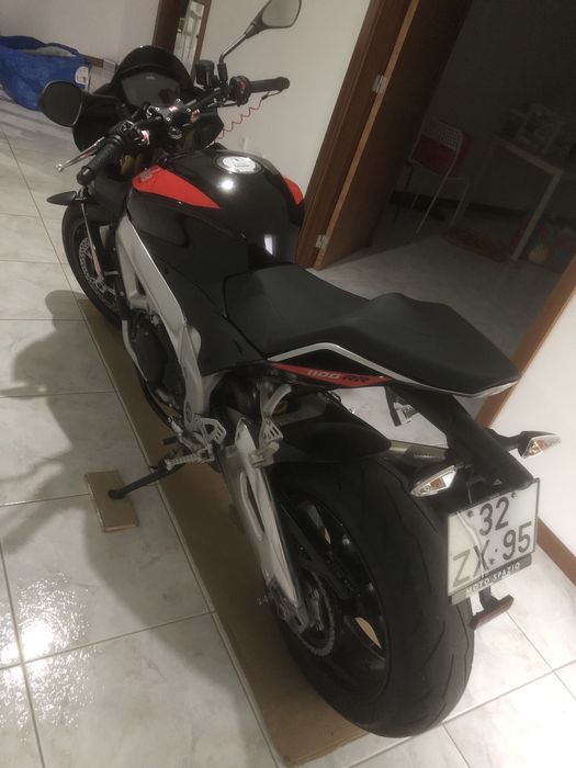 Aprilia Tuono v4 rr 1100