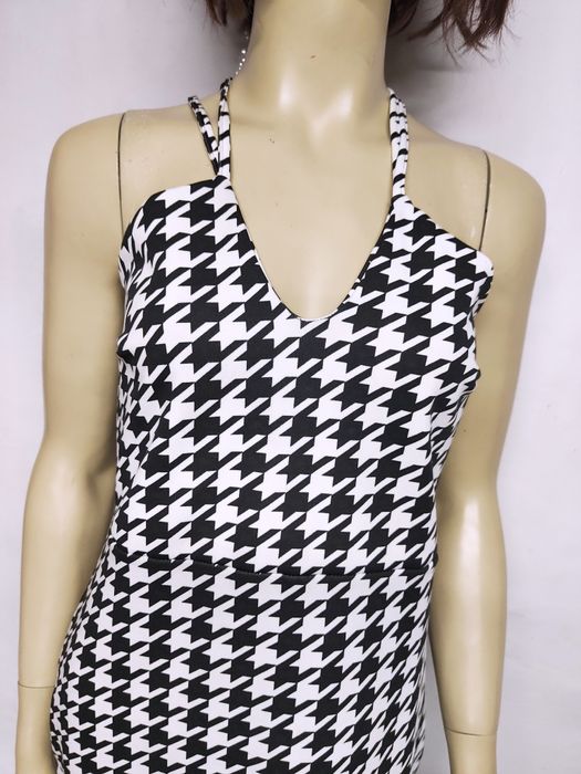 Sukienka damska w pepitkę na ramiączkach z dekoltem przed kolano 40 42