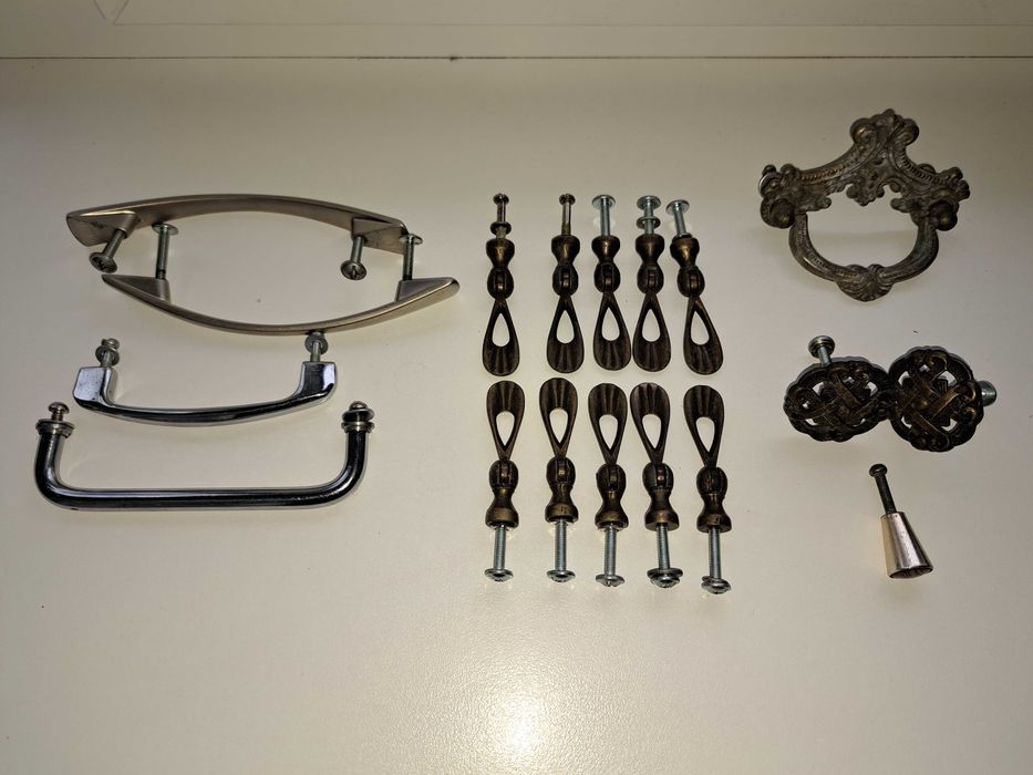 Меблеві ручки та гачки різноманітні
