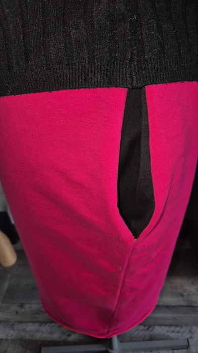 Spódnica ołówkowa fuksja 42/44