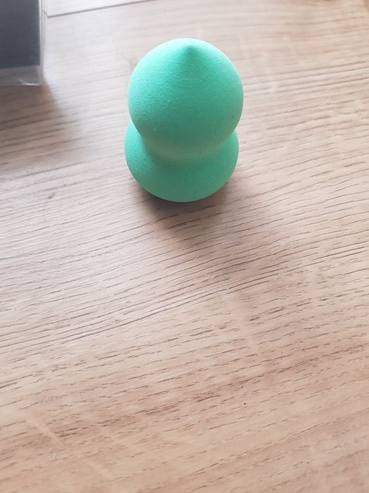 Nowa gąbka do makijażu marki Dealz.