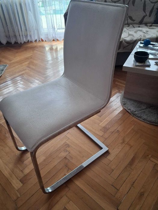 stół rozkładany z 6 krzesłami
