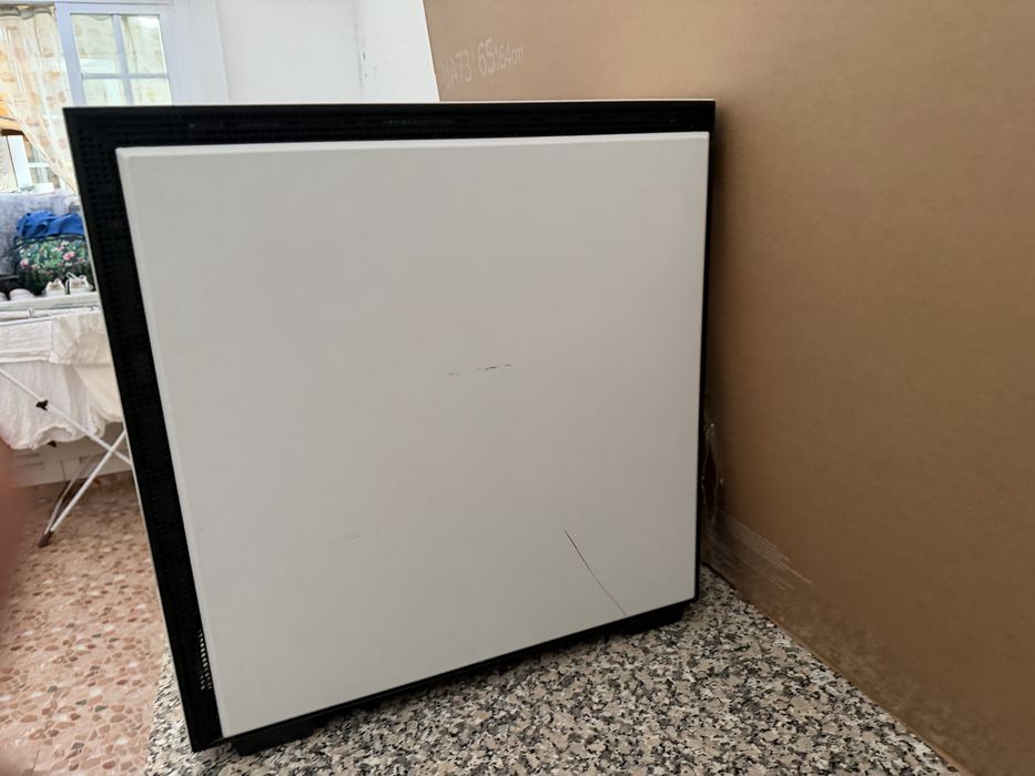 Caixa PC NZXT Branca/Preta com Vidro Temperado