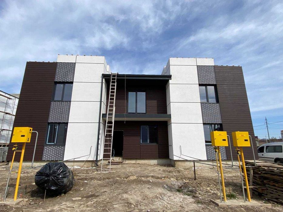 Котедж в районі Екватору з міськими комунікаціями