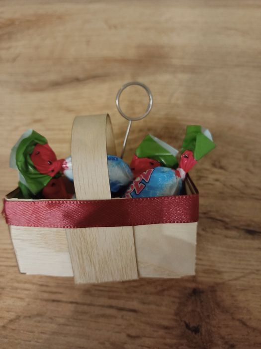 Drewniane podstawki pod winietki w stylu rustykalnym – ślub, chrzciny