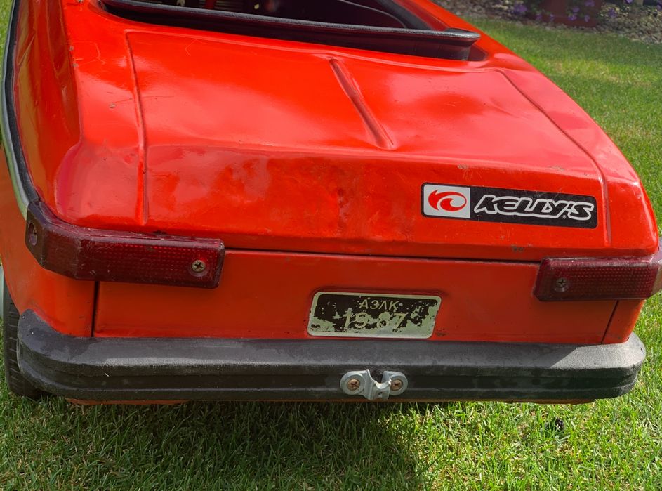 Moskwicz auto na pedały zabawka z PRL