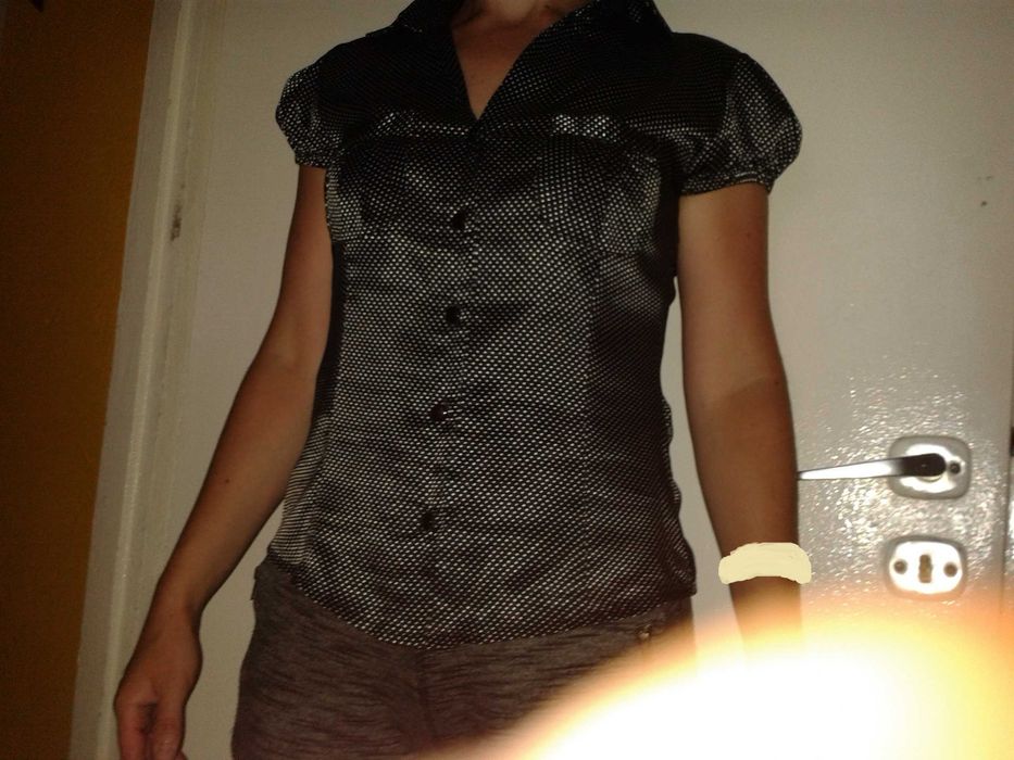 Lekka bluzka koszula wizytowa czarna atłasowa w drobne kropki groszki