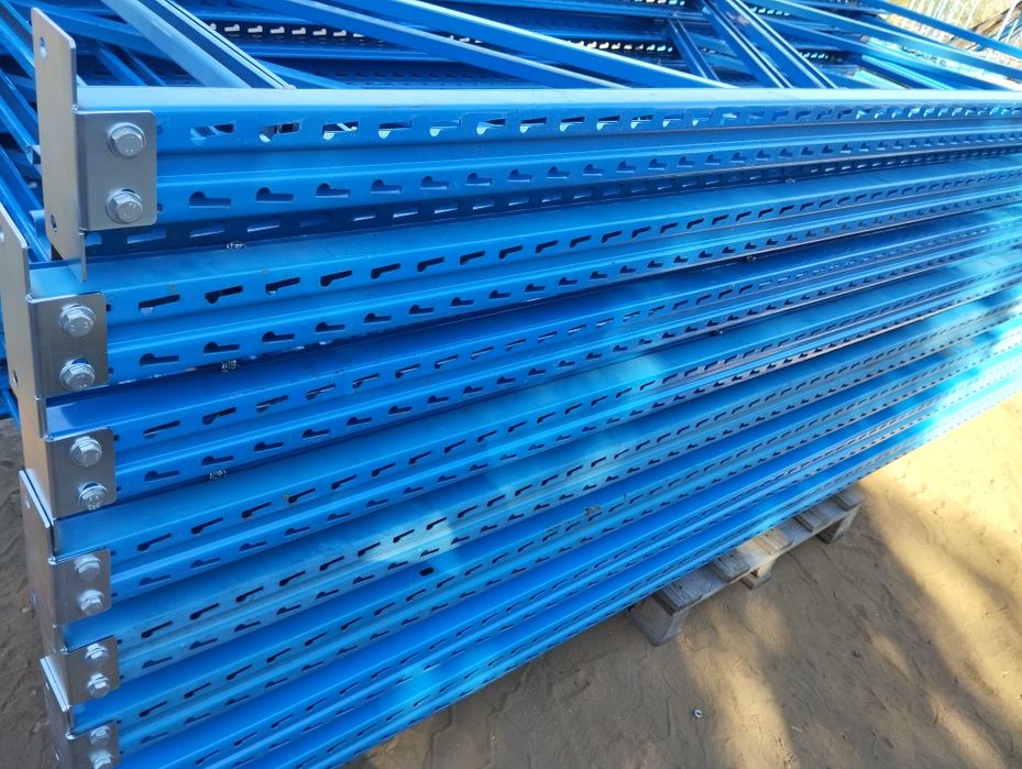 Regał perferowane zhaczykami