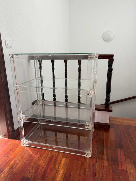 Mesa acrílico com prateleiras
