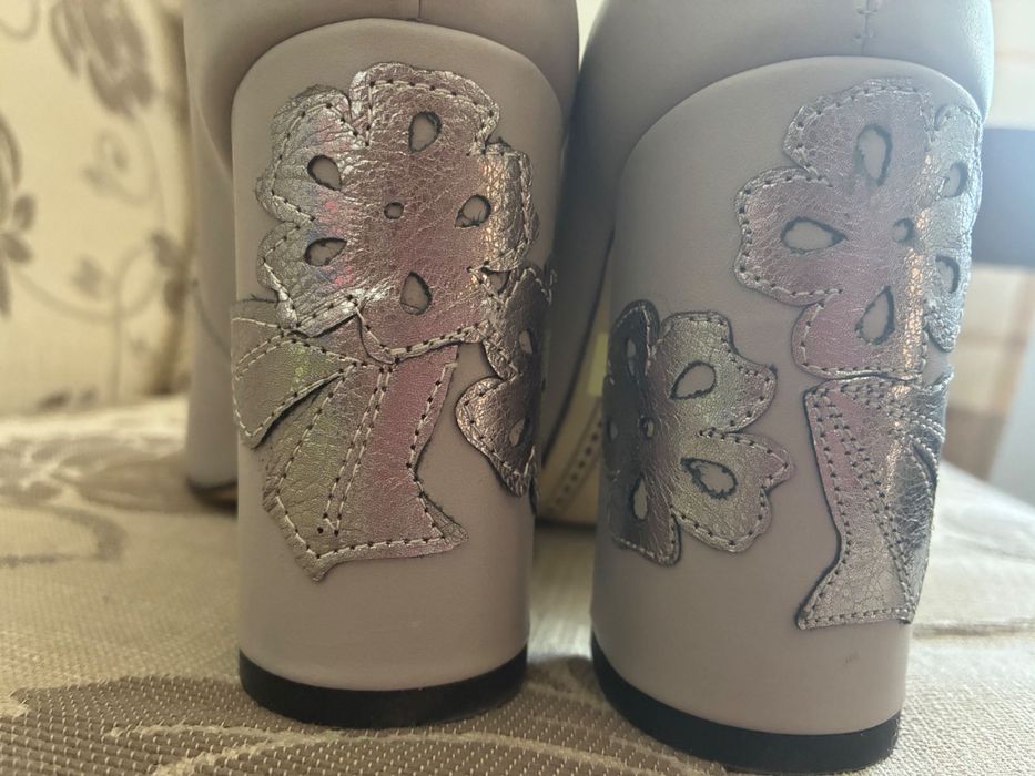 Buty czółenka skórzane szare z ozdobnym obcasem 38 rozmiar