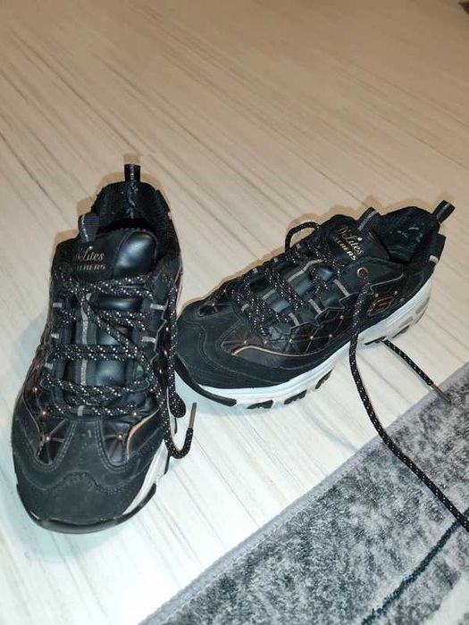 Oryginalne sneakersy D'lites Glamour Feels od Skechers rozm. 37,5.