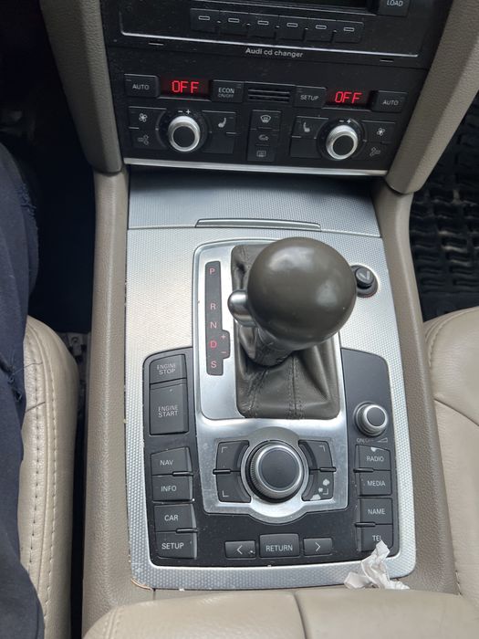 Audi Q7.   V6. 3.0.  Panoramico Nacional.  Jantes 21      Full extras  7 lugares