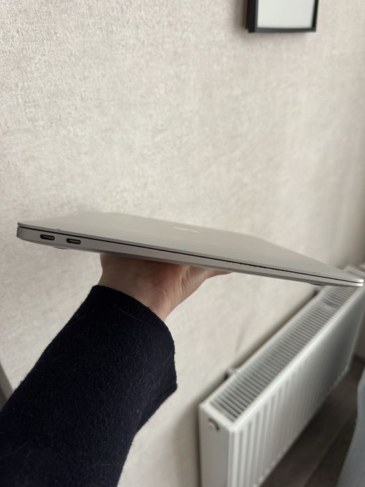 Продам MacBook Air 13” 2020